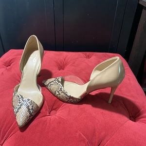 Size 9.5 faux  tan snake print pumps